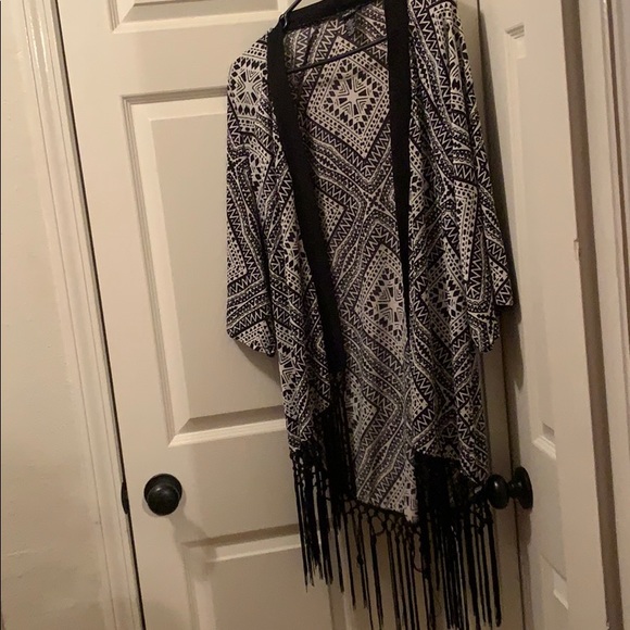 Used Large Rue 21 Print Kimono - Picture 5 of 8